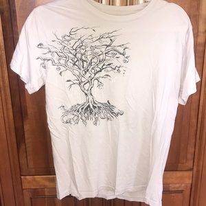 Light gray skull tee